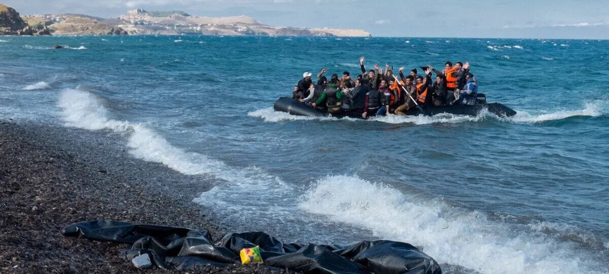 Llegada de una balsa con decenas de refugiados a las costas de Lesbos, en Grecia - UNICEF/Ashley Gilbertson VII