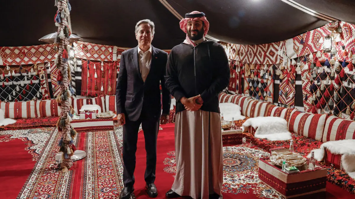 El secretario de Estado de Estados Unidos, Antony Blinken, se reúne con el príncipe heredero saudí, Mohamed bin Salman, en al-Ula para abordar la guerra en Gaza - EVELYN HOCKSTEIN / POOL / AFP