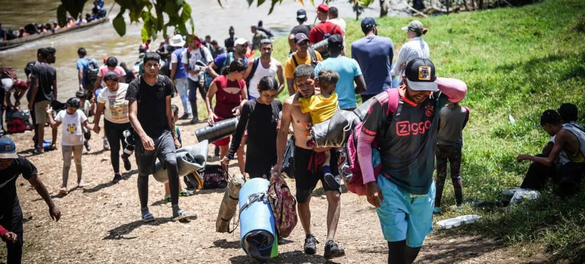 Migrantes llegan a un centro de acogida temporal en Panamá tras cruzar la selva del Darién, en Centroamérica - © OIM/Gema Cortés