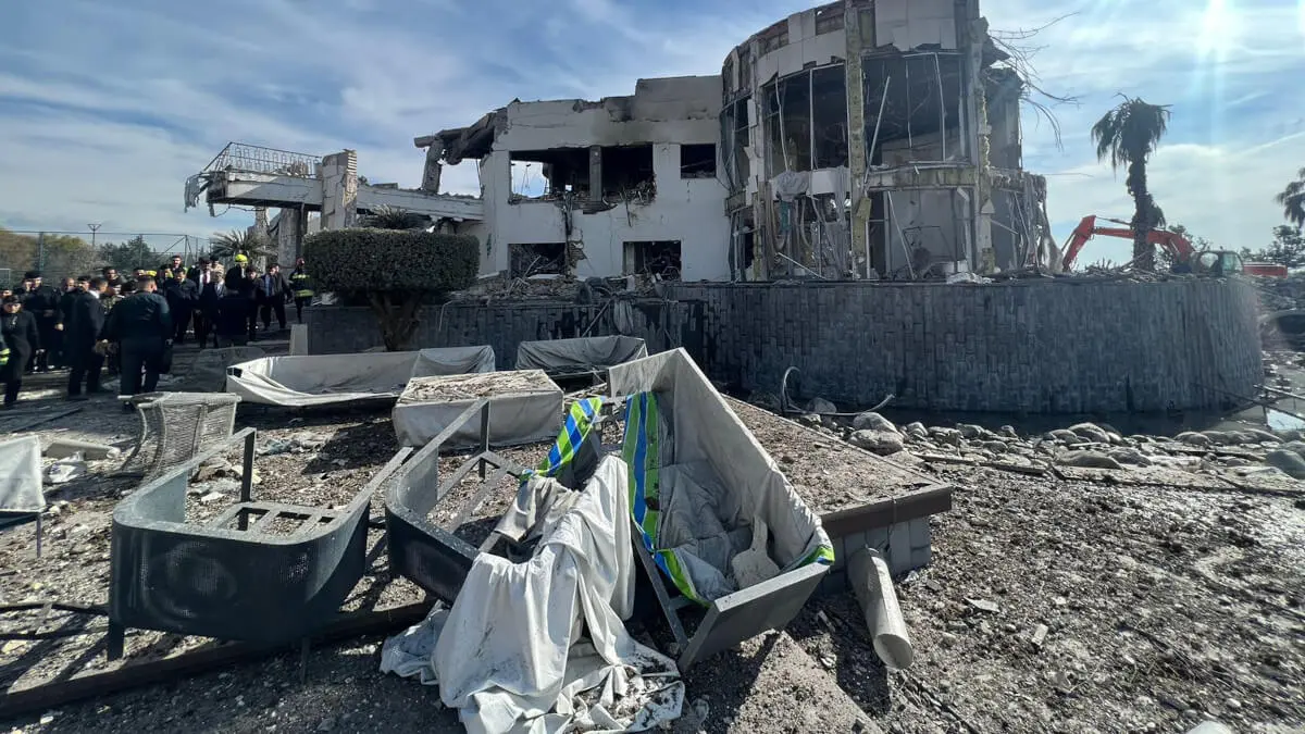 Un edificio dañado tras un ataque con misiles lanzado por el Cuerpo de la Guardia Revolucionaria Islámica de Irán (CGRI) contra Erbil - Foto de Kurdistan 24 / AFP
