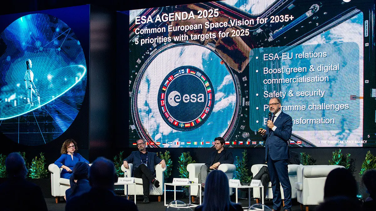 En una conferencia de prensa celebrada el 11 de enero en París, el director general de la ESA ha anunciado los retos a los que se enfrenta con un presupuesto récord de casi 7.800 millones de euros - PHOTO/ESA-V. Stefanelli