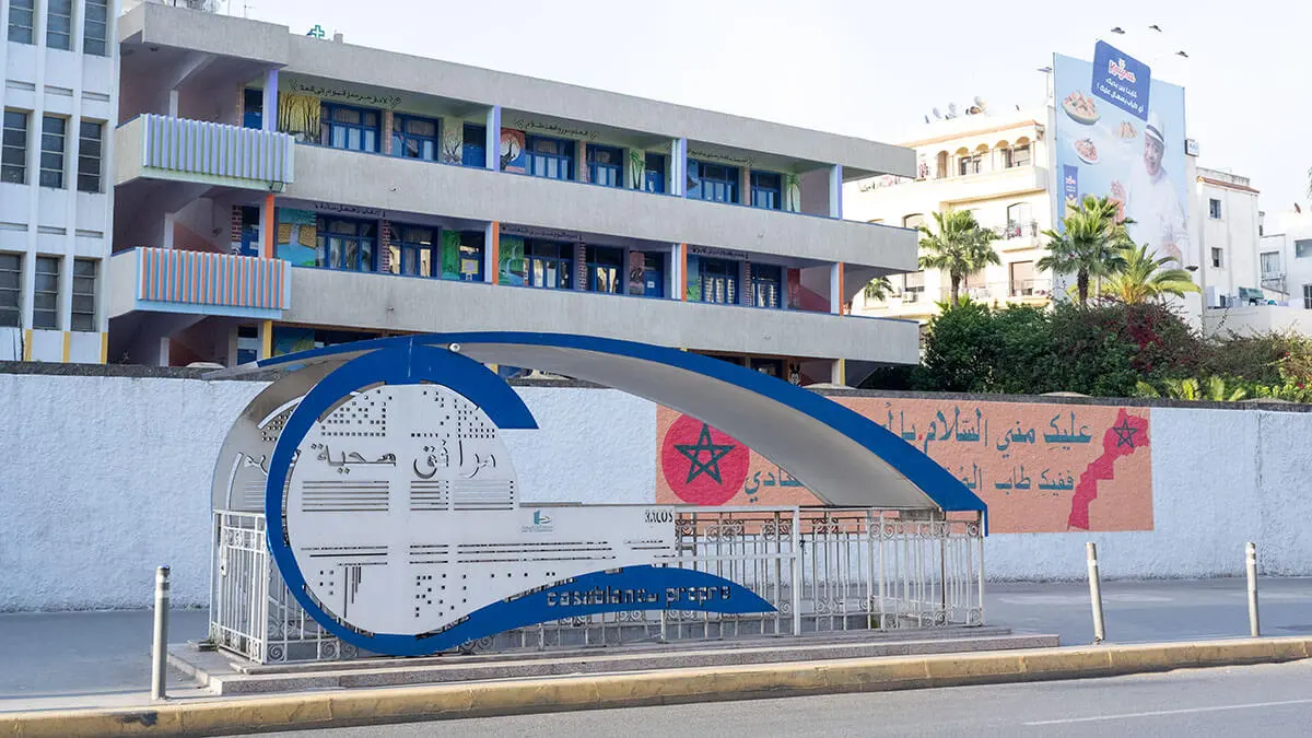 Fachada de un colegio en Marruecos - PHOTO/ATALAYAR