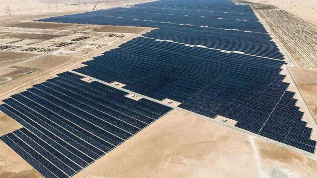 Planta de energía solar Abu Dabi - PHOTO/WAM