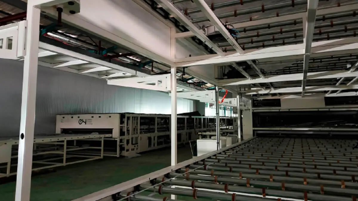 Iberdrola y el grupo empresarial asturiano Exiom continúan sus pasos hacia la apertura definitiva de la primera fábrica de módulos fotovoltaicos de España