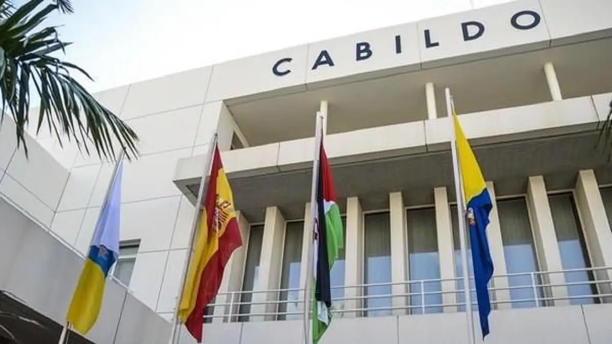 Bandera de la RASD en edificio público de las islas Canarias