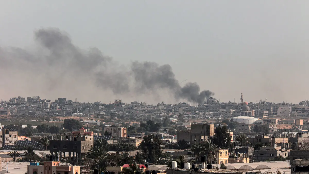 El humo se eleva tras el bombardeo israelí en Rafah, en el sur de la Franja de Gaza, el 27 de marzo de 2024 - SAID KHATIB/AFP