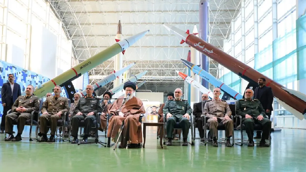 El líder supremo, Ali Jamenei, el presidente Ebrahim Raisi y el JEMAD, general Mohamed Bagheri, han querido causar el menor daño posible en su ataque a Israel para evitar fuertes represalias - PHOTO/República Islámica de Irán