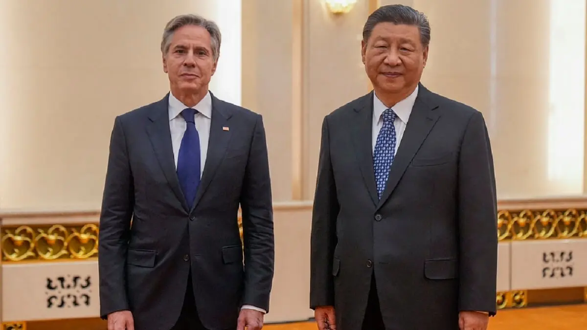 El secretario de Estado de Estados Unidos, Antony Blinken (izq.), se reúne con el presidente de China, Xi Jinping, en el Gran Salón del Pueblo de Pekín el 26 de abril de 2024 – PHOTO/Mark Schiefelbein/POOL/AFP