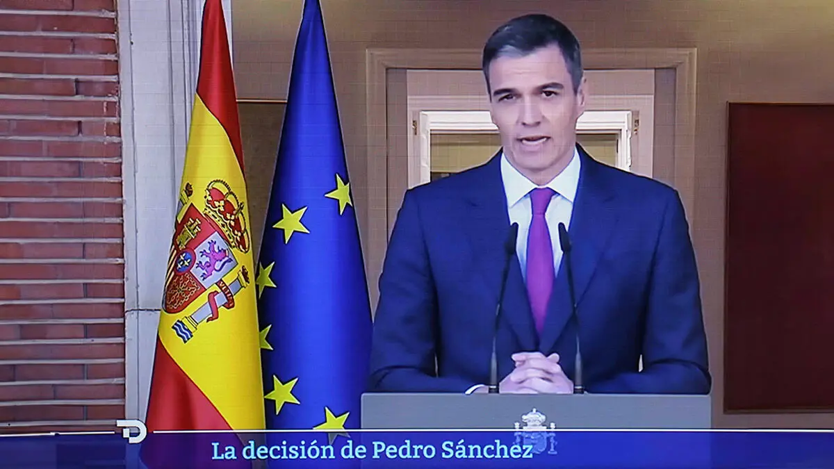 Una imagen de una pantalla de televisión tomada el 29 de abril de 2024 en Madrid muestra al presidente del Gobierno de España, Pedro Sánchez, anunciando que permanece en el cargo a pesar del acoso político - AFP/THOMAS COEX