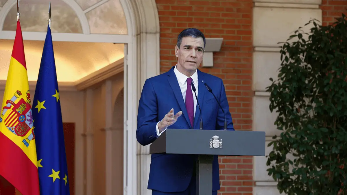 El presidente Sánchez ha sido entrenado durante cinco días por el BATAPLOF para interpretar un papel de mártir ante las cámaras de televisión y los micrófonos de las emisoras de radio - PHOTO/Pool Moncloa-Borja Puig de la Bellacasa
