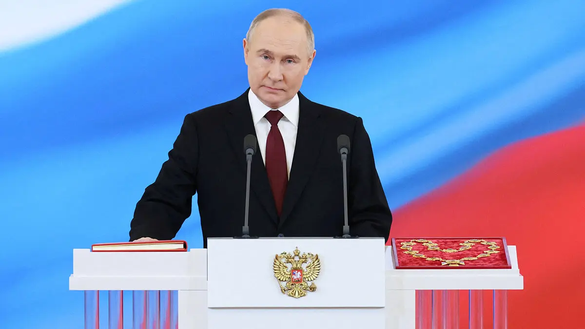 El presidente ruso, Vladimir Putin, presta juramento durante su ceremonia de inauguración en el Kremlin en Moscú, Rusia, el 7 de mayo de 2024 - SPUTNIK/ALEXANDER KAZAKOV via REUTERS