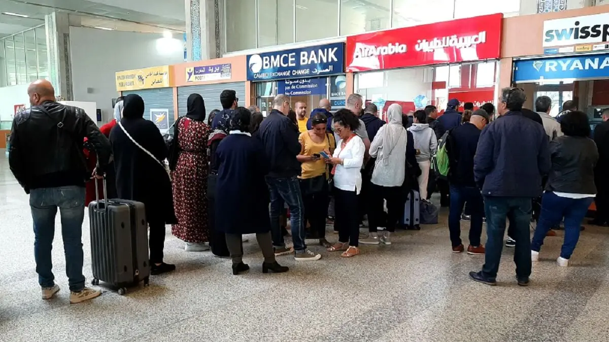 Pasajeros esperan su vuelo en el aeropuerto de Tánger Ibn Battuta – PHOTO/AFP