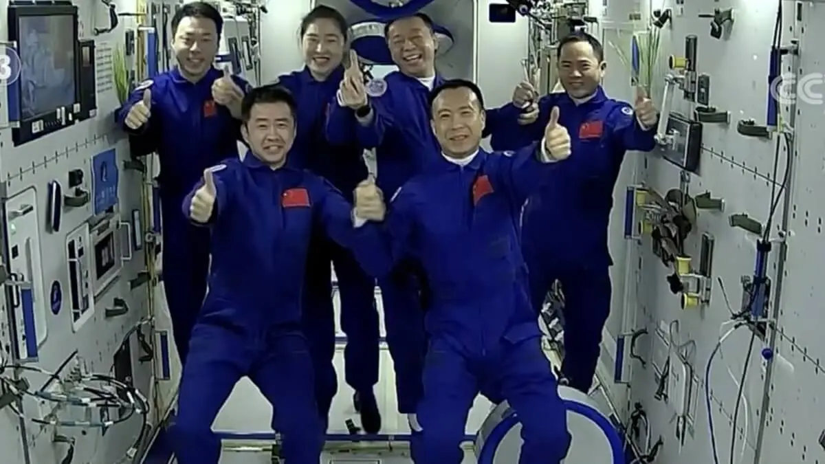 Diez aspirantes a astronautas acaban de ingresar en el Centro de Astronautas de Pekín para adquirir la condición de pilotos de las astronaves Shenzhou o responsables de ensayos y experimentos en el complejo orbital Tiangong - PHOTO/CCTV