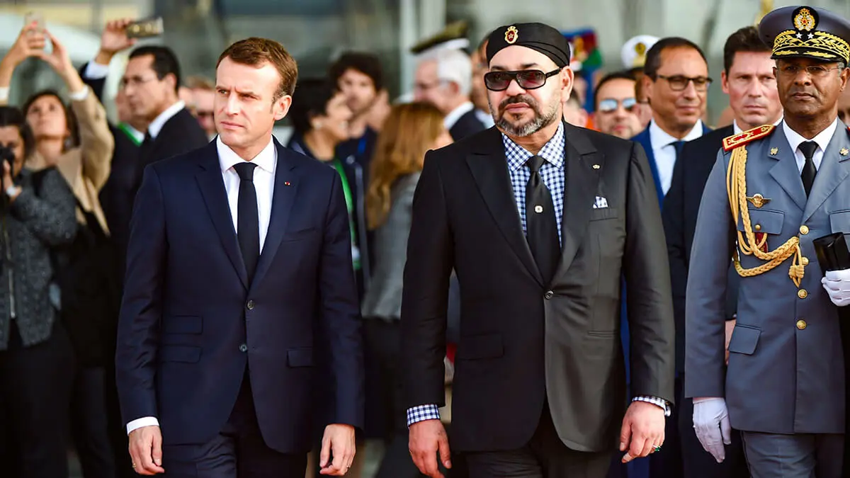 El presidente francés Emmanuel Macron y el rey marroquí Mohamed VI en la estación de tren de Rabat Agdal para la inauguración de una línea ferroviaria de alta velocidad el 15 de noviembre de 2018 - AFP/FADEL SENNA