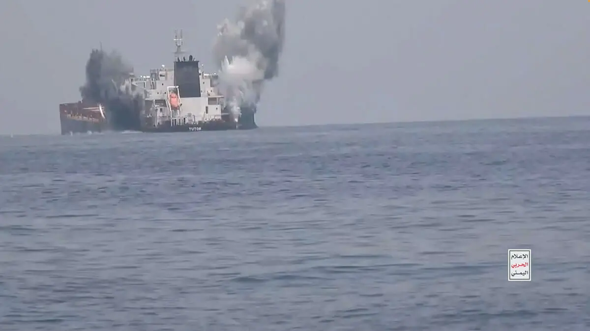 El MV Tutor, de propiedad griega, antes de hundirse debido a un ataque de los hutíes - PHOTO/ HOUTHI MEDIA CENTRE via REUTERS
