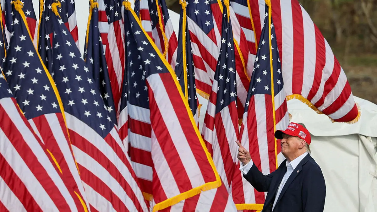 El expresidente estadounidense y candidato presidencial republicano Donald Trump hace gestos durante un evento de campaña, en Chesapeake, Virginia, EE. UU., 28 de junio de 2024 - REUTERS/BRENDAN McDERMIND