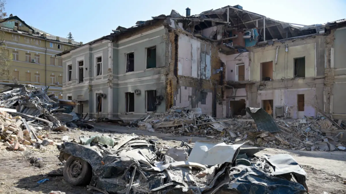 Un edificio destruido por el ataque ruso con misiles del 8 de julio aparece en las instalaciones del Hospital Infantil Nacional Especializado Ohmatdyt en Kiev, Ucrania, el 12 de julio de 2024 - PHOTO/Ukrinform/Kaniuka Ruslan/vía AFP