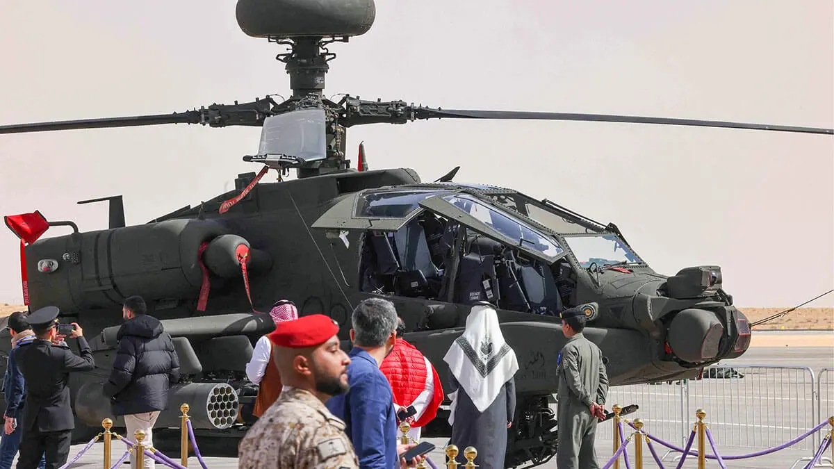<p>Helicóptero Apache saudí exhibido en la Exposición Mundial de Defensa 2024, al norte de la capital saudí, Riad, el 4 de febrero de 2024 - AFP/FAYEZ NURELDINE&nbsp;</p>
