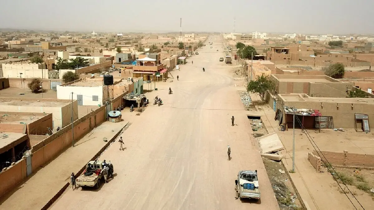 Coordinación de Movimientos del Azawad (CMA), una coalición de independentistas tuaregs y grupos nacionalistas árabes, vehículos patrullan en la ciudad de Kidal el 27 de septiembre de 2020 - PHOTO/AFP/Souleymane Ag Anara