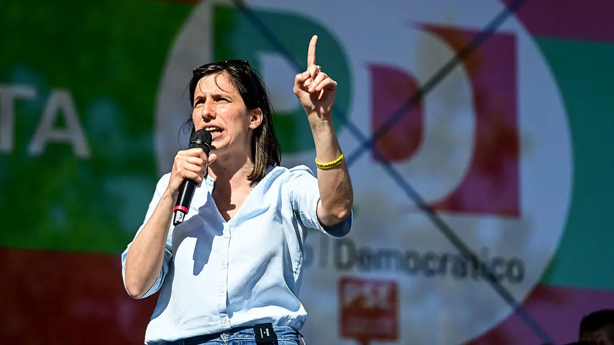 <p>La líder del Partido Demócrata Italiano, Partito Democratico (PD), Elly Schlein, pronuncia un discurso durante un mitin de campaña sobre las elecciones europeas, el 1 de junio de 2024 en Milán - AFP/PIERO CRUCIATTI </p>