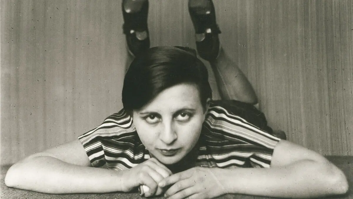 Autorretrato en el estudio, Bauhaus Dessau, 1926 - PHOTO/ Gertrud Arndt