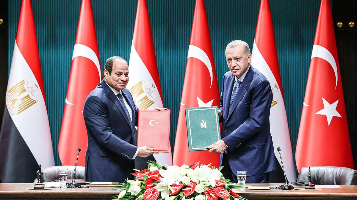 El presidente turco Recep Tayyip Erdogan y el presidente egipcio Abdel Fattah Al-Sisi, después de firmar un acuerdo y antes de una conferencia de prensa conjunta en el Complejo Presidencial en Ankara - AFP / OFICINA DE PRENSA DE LA PRESIDENCIA TURCA