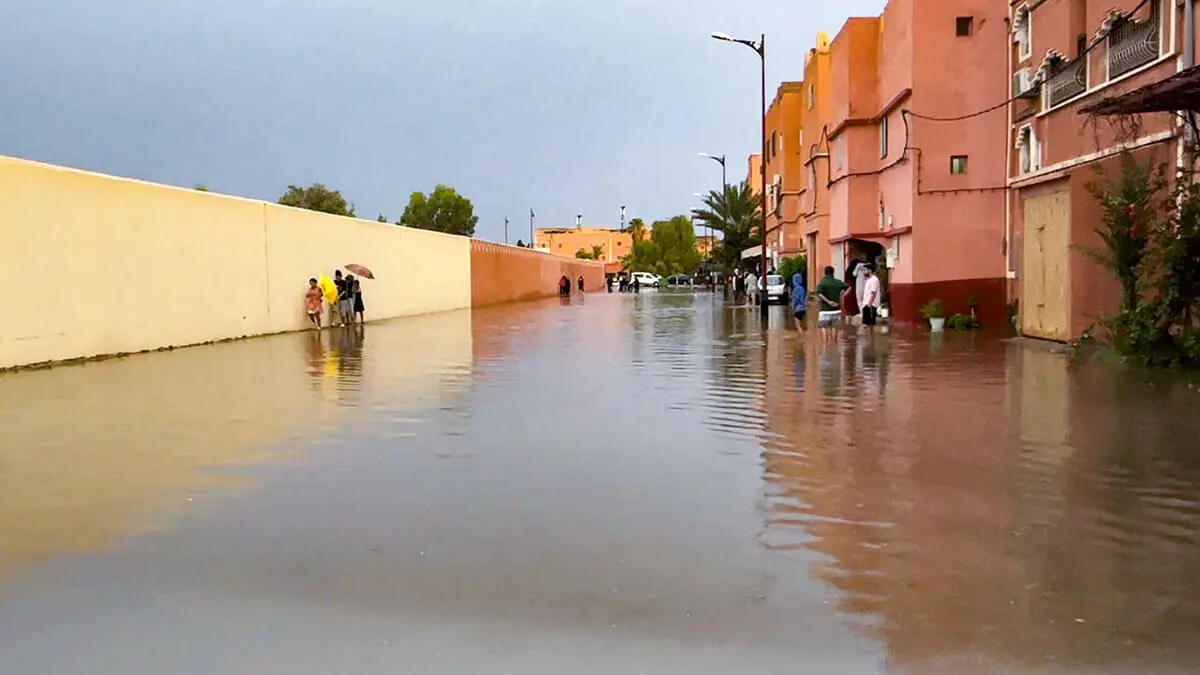 Calle inundada en la ciudad marroquí de Ouarzazate el 7 de septiembre de 2024 - AFP/ABDERAHIM ELBCIR