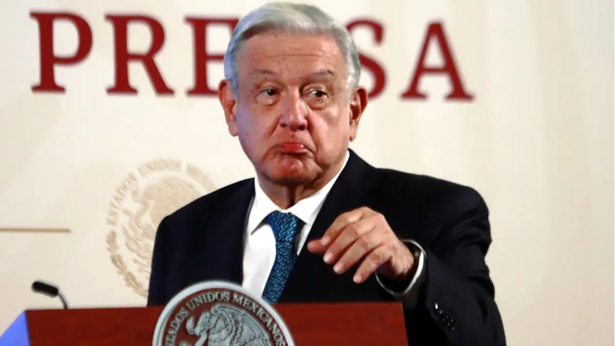 El presidente de México, Andrés Manuel López Obrador, habla durante la conferencia informativa diaria frente a reporteros en Palacio Nacional,16 de agosto de 2023, Ciudad de México, México - <a href="https://depositphotos.com/es/?/ ">Depositphotos</a>