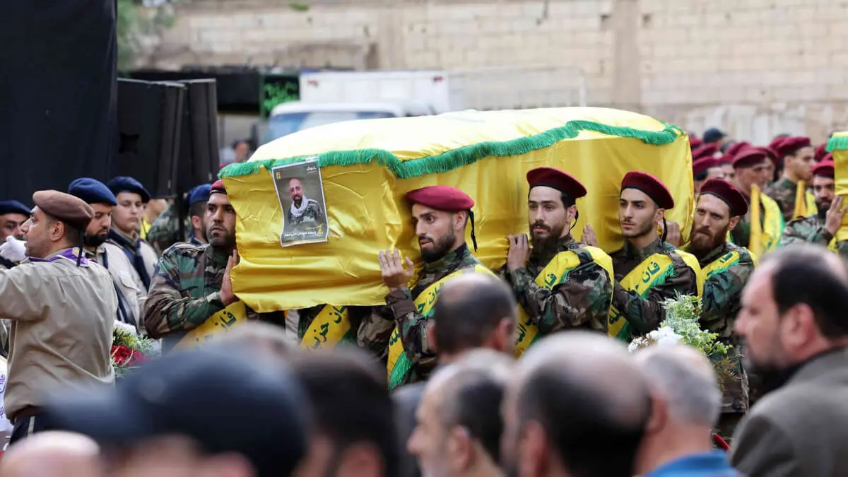 Combatientes de Hezbolá en el funeral de uno de sus miembros - ANWAR AMRO/AFP