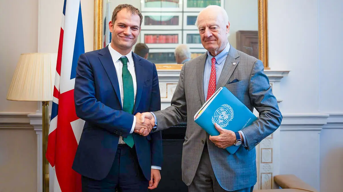 El subsecretario del Departamento de Estado de la Oficina Británica de Relaciones Exteriores, la Commonwealth y Desarrollo, Hamish Falconner, se reunió en Londres con el Enviado Personal del Secretario General de las Naciones Unidas al Sahara Marroquí, Staffan de Mistura - PHOTO/ @HFalconerMP 