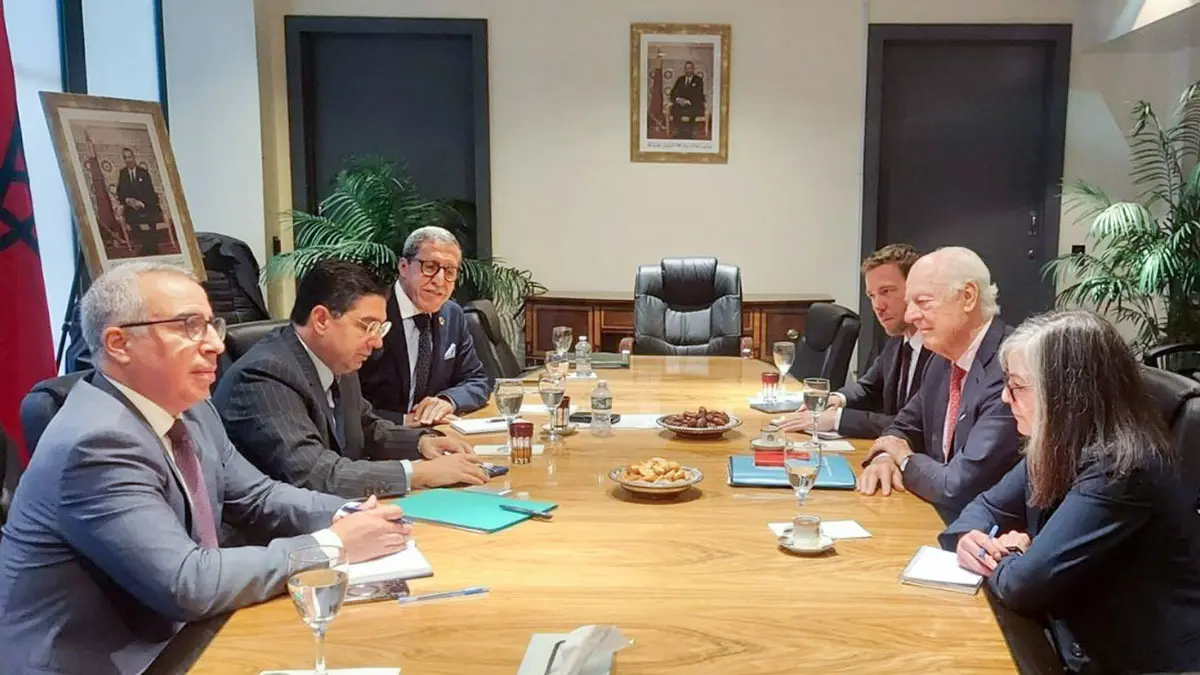 <p>El Ministro de Asuntos Exteriores, Cooperación Africana y Marroquíes residentes en el extranjero, Nasser Bourita, tuvo, el domingo en Nueva York, al margen de la 79a sesión de la Asamblea General de las Naciones Unidas, conversaciones con el Enviado Personal del Secretario General de la ONU para el Sahara Marroquí, Staffan De Mistura - PHOTO/ REDES SOCIALES</p>
