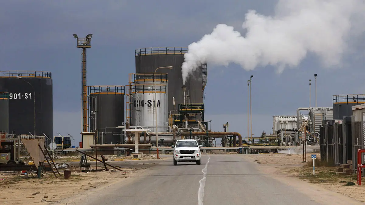 Refinería de petróleo en Zawiya, 55 km al oeste de Trípoli - REUTERS/ ISMAIL ZITOUNY