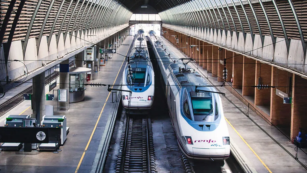 <p>Adif y Adif Alta Velocidad (AV) destinarán una inversión de más de 24.000 millones de euros entre 2022 y 2026, dirigida en su mayoría a la mejora y renovación de la red ferroviaria convencional, las cercanías y el tráfico de mercancías - <a target="_blank" href="https://depositphotos.com/es/?/">https://depositphotos.com/es/?/</a>