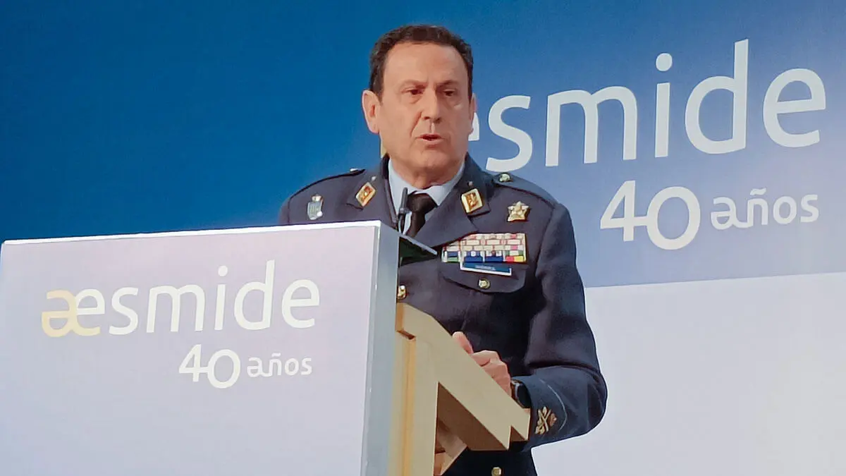 Aterrizado en la nueva Dirección General de Estrategia e Innovación de la Industria de Defensa con un amplio bagaje, el teniente general del Aire Miguel Ivorra explica en el Foro AESMIDE 2024 los pormenores de sus responsabilidades - PHOTO/JPons