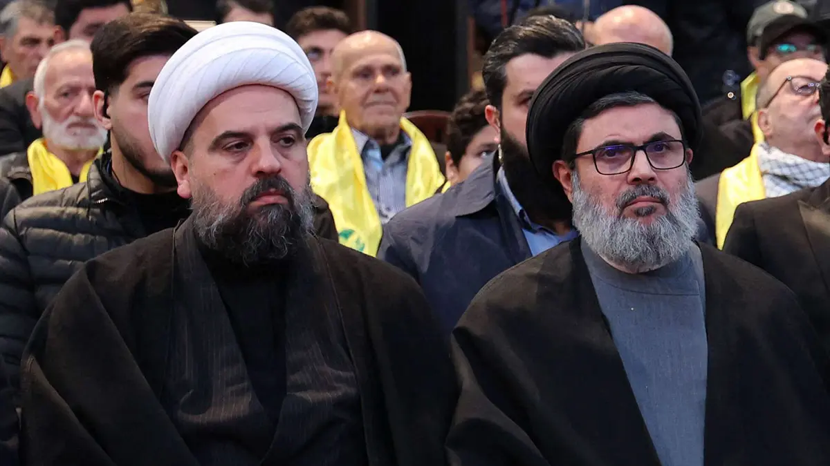 El clérigo chií libanés y alto funcionario de Hezbolá Hashim Safi al-Din y el Gran Muftí Jaafari Ahmad Qabalan - AFP/ ANWAR AMRO