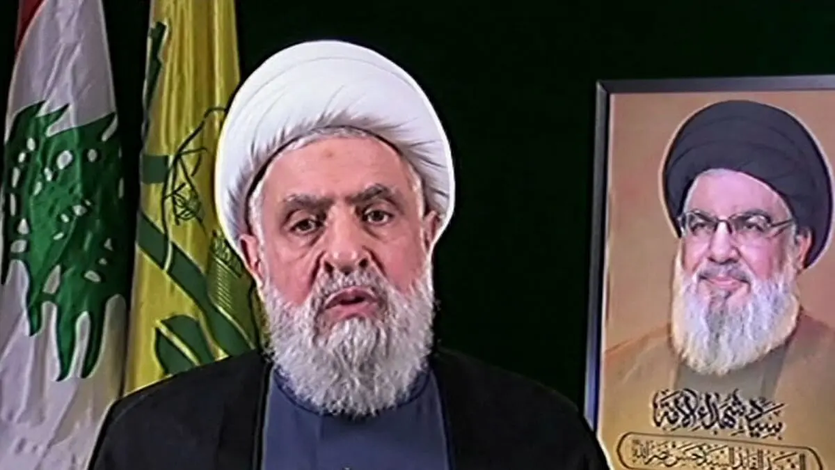 Una captura de imagen tomada de la televisión Al-Manar de Hezbolá muestra al nuevo líder del grupo libanés, Naim Qassem, durante un discurso televisado desde un lugar no revelado el 30 de octubre de 2024 – PHOTO/AFP PHOTO/HO/AL-MANAR