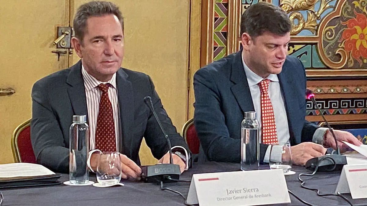 Javier Sierra, director general de Aresbank (izqda.) y Miguel Bufalá, ccordinador internacional de la Cámara de Comercio de Madrid - PHOTO/ATALAYAR