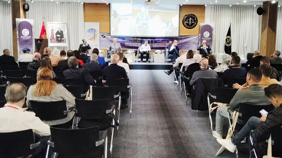 <p>Primera sesión de conferencias en el 40° Congreso de Periodistas del Estrecho, que se desarrolló este viernes en Tetuán, organizado por la Asociación de la Prensa del Norte de Marruecos, y con la participación de medio centenar de profesionales de ambas orillas - PHOTO/@APCGinfo https://x.com/APCGinfo </p>