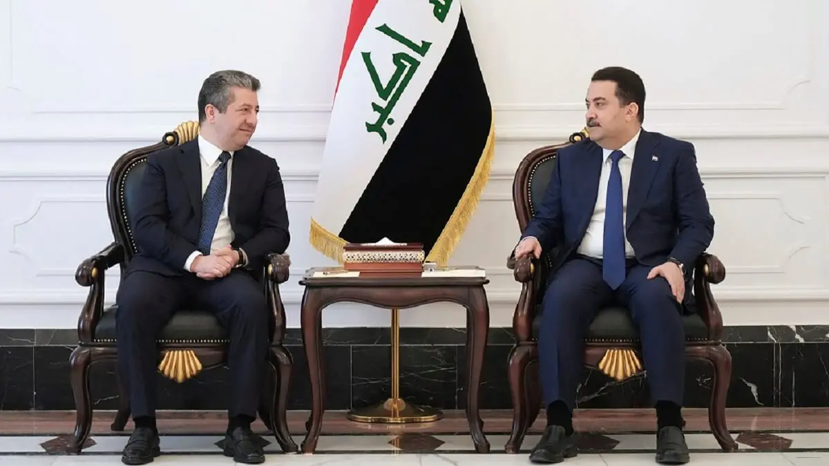 Esta foto difundida por la oficina del primer ministro iraquí el 4 de abril de 2023, muestra al primer ministro Mohamed Shia Al Sudani (Derecha) reunido con su homólogo kurdo Masrour Barzani en Bagdad – PHOTO/AFP PHOTO/OFICINA DE PRENSA DEL PRIMER MINISTRO IRAQUÍ