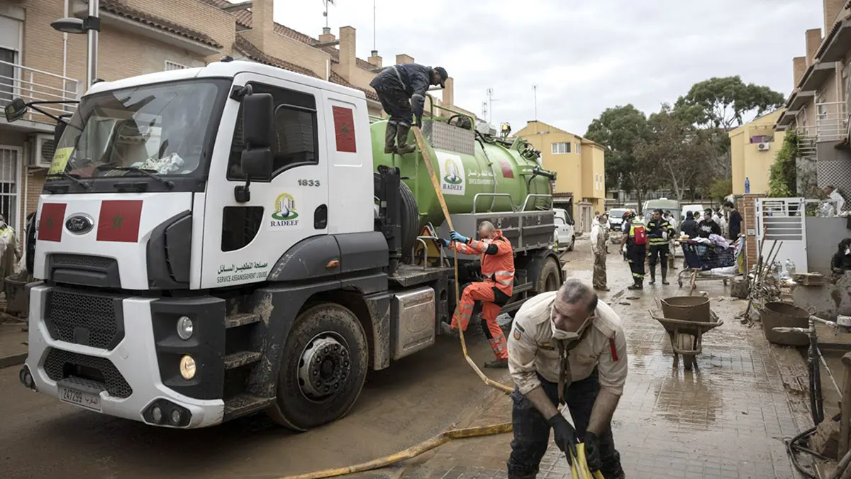 Voluntarios y ayudantes marroquíes en las zonas más afectadas por la DANA de Valencia el pasado 28 y 29 de octubre - PHOTO/CONSULADO DE MARRUECOS EN VALENCIA
