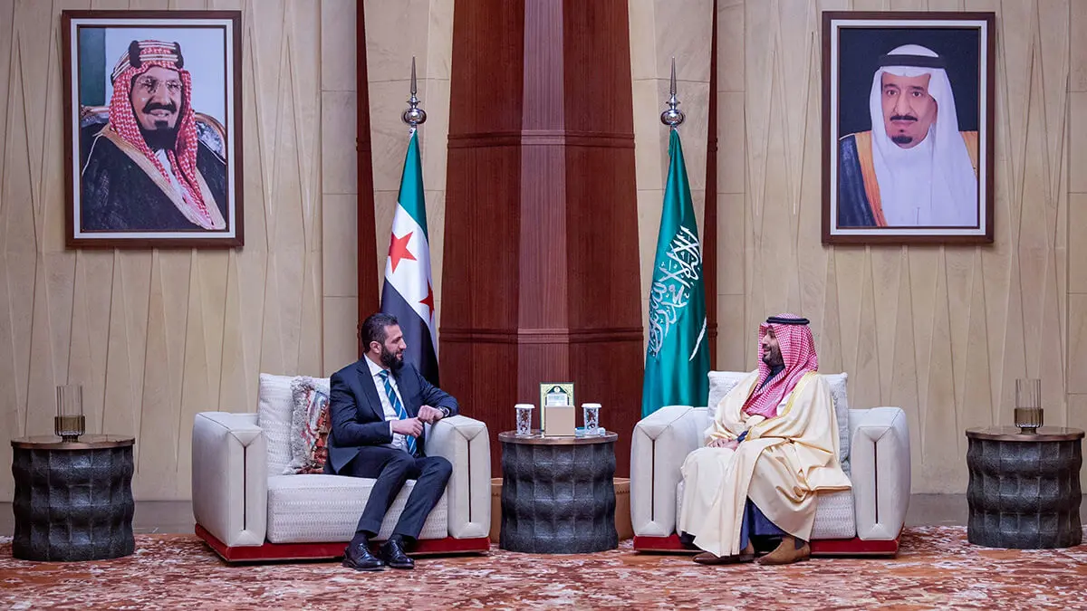 <p> El recién nombrado presidente de Siria para una fase de transición, Ahmed al-Sharaa, se reúne con el príncipe heredero saudí, Mohammed Bin Salam, en Riad, Arabia Saudita, el 2 de febrero de 2025 - PHOTO/ Bandar Algaloud/Corte Real Saudita vía REUTERS </p>