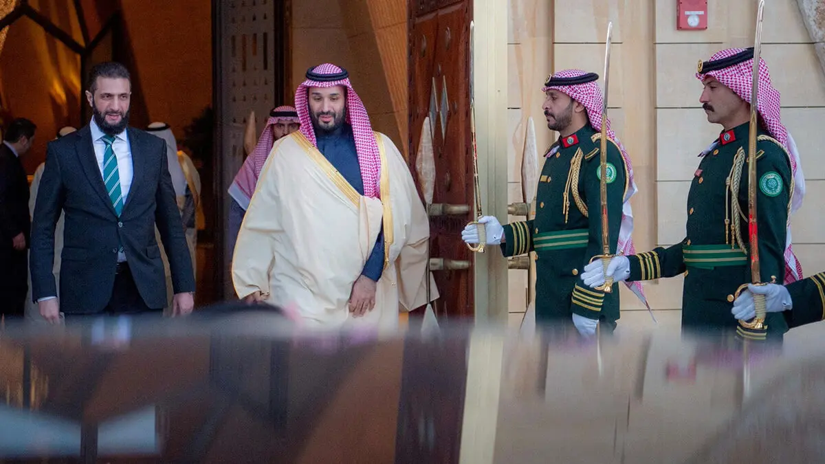 <p>El reci&eacute;n nombrado presidente sirio para una fase de transici&oacute;n, Ahmed al-Sharaa, se re&uacute;ne con el pr&iacute;ncipe heredero saud&iacute;, Mohammed Bin Salam, en Riad, Arabia Saudita, el 2 de febrero de 2025 - PHOTO/ Bandar Algaloud/Corte Real Saudita v&iacute;a REUTERS&nbsp;</p>
