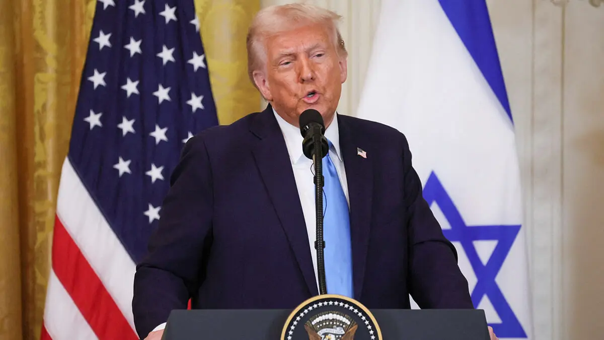 El presidente de Estados Unidos, Donald Trump, habla durante una conferencia de prensa conjunta con el primer ministro israelí, Benjamin Netanyahu, en la Sala Este de la Casa Blanca en Washington - REUTERS/ LEAH MILLIS
