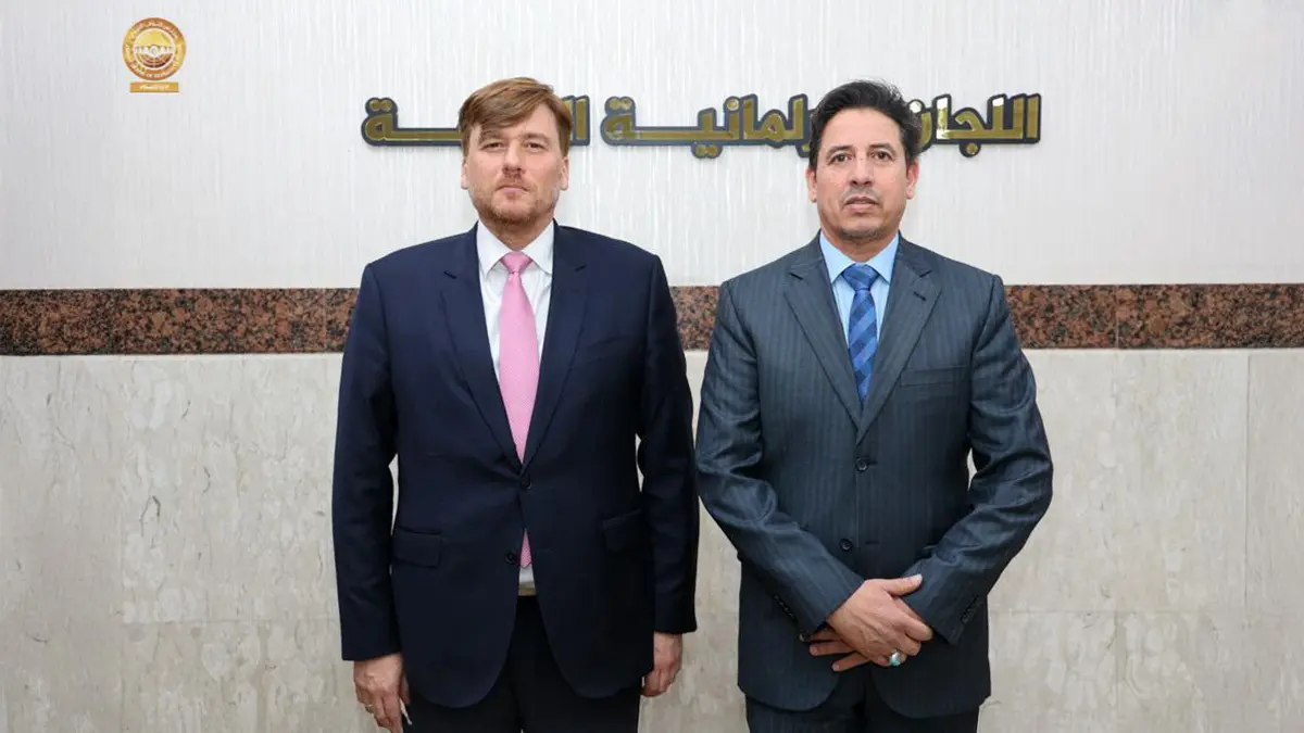 El jefe del Comité de Asuntos Exteriores de la Cámara de Representantes de Libia, Youssef Al-Aqouri, junto al embajador del Reino de España en Libia, Javier Soria