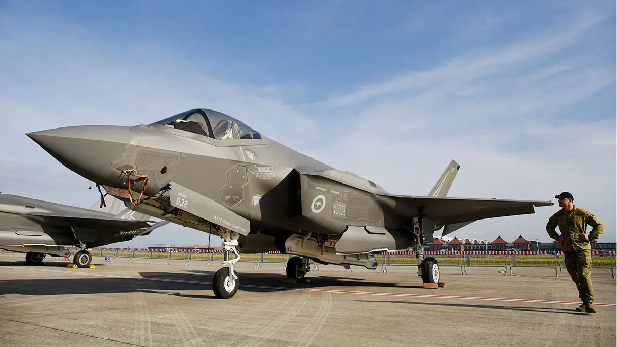 El avión de combate Lockheed Martin F-35 de la Fuerza Aérea Australiana se exhibe durante el Salón Aeronáutico Internacional de Bali en el Aeropuerto Internacional Ngurah Rai en Kuta, Bali, Indonesia, el 18 de septiembre de 2024 - REUTERS/ JOHANNES P.CHRISTO