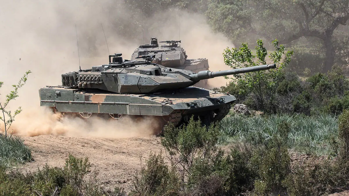 Indra y Rheinmetall Electronics produjeron conjuntamente el llamado “Sistema de Combate” (Fire Control System y C4I) para todos los Leopard 2A6 E españoles