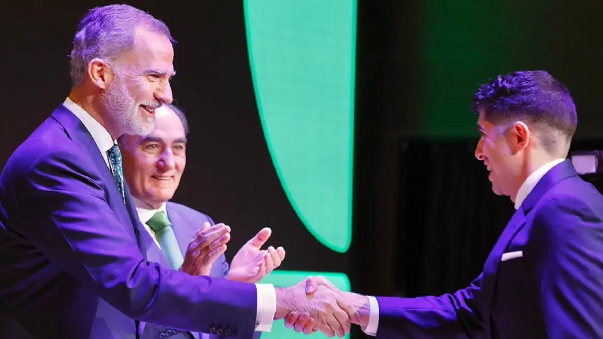 Su Majestad el Rey Felipe VI hace entrega de las Becas Iberdrola