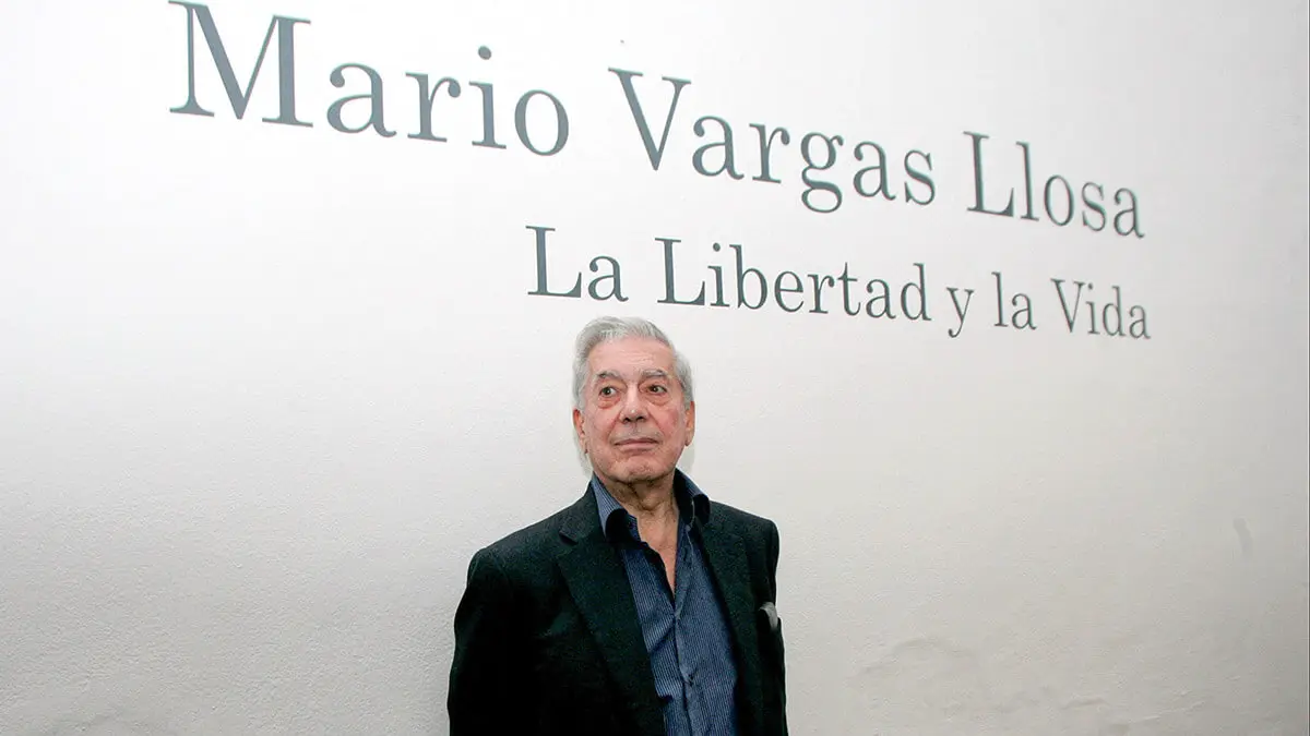 El escritor peruano Mario Vargas Llosa asiste a la Feria Internacional del Libro en Guadalajara, México - REUTERS/ALEJANDRO ACOSTA