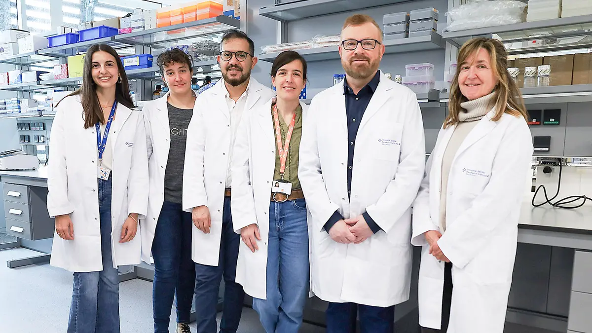 Equipo de investigadores que han llevado a cabo la investigación, entre ellos Gabriel Rabinovich y Pilar Navarro, a la derecha de la imagen - PHOTO/Hospital del Mar