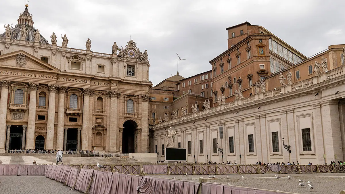 <p>Plaza de San Pedro en el Vaticano, el 4 de mayo de 2025 - REUTERS/ALKIS KONSTANTINIDIS </p>